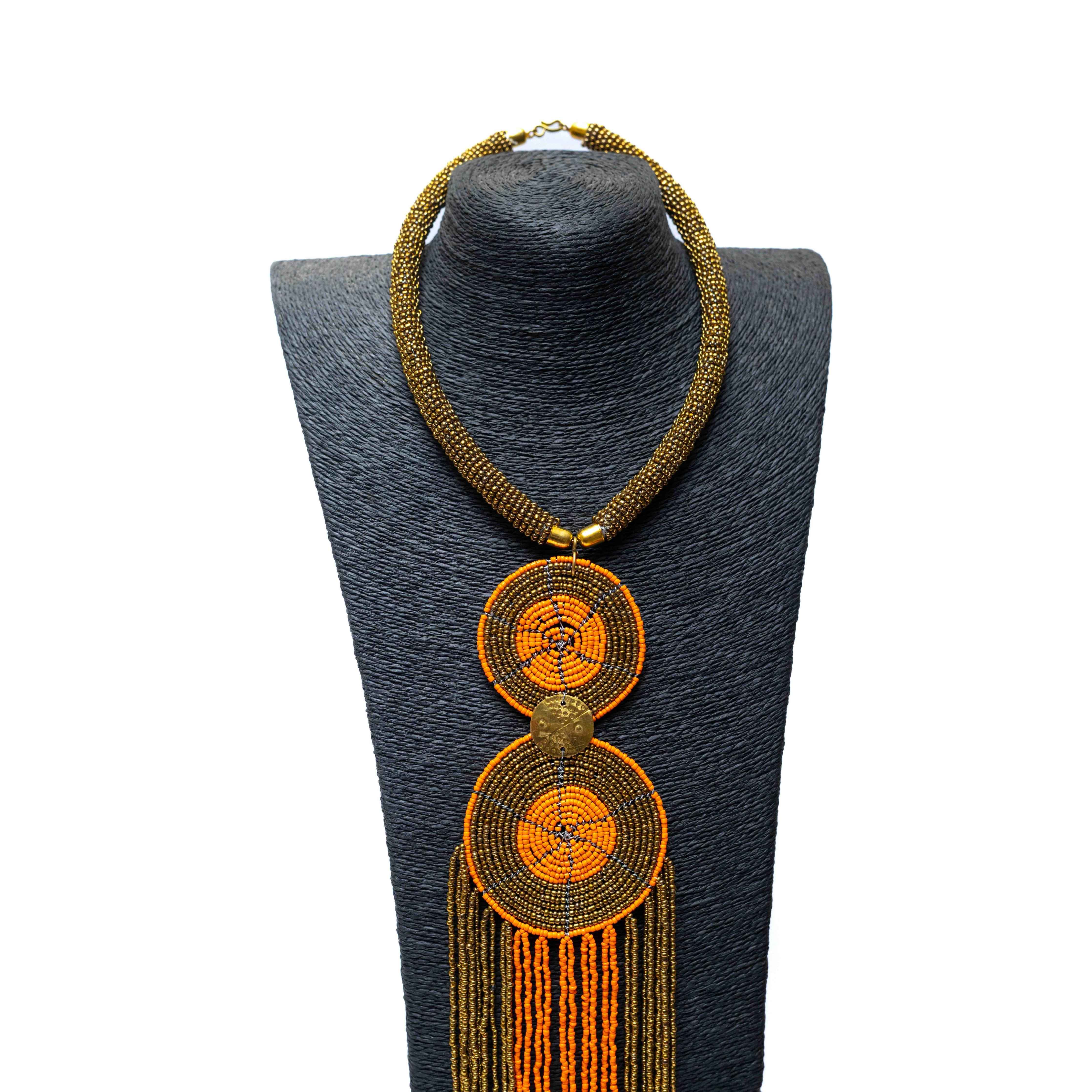 Collar con dos colgantes y flecos | Elegancia artesanal con un toque moderno